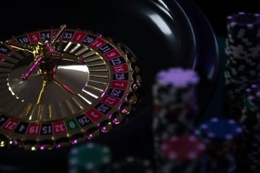 Dragon Hatch slot game interface on rollingspin showing five reels and hatching dragon animations